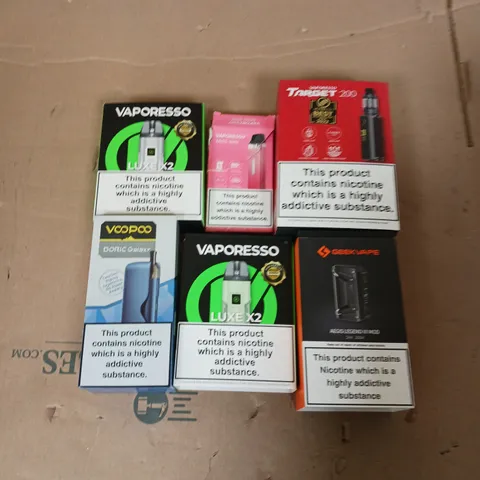 APPROXIMATELY 20 VAPES, E-CIGARETTES & ACCESSORIES TO INCLUDE - VOOPOO DORIC GALAXY - VAPORESSO LUXE X2 - VAPORESSO TARGET 200 - ETC