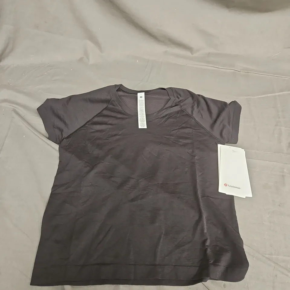ADIDAS 3 LULULEMON SWIFTLY TECH SHORT SLEEVE 2.0 TEE IN BLACK - SIZE 8JOGGERS IN GREEN/RED - UK SMALL