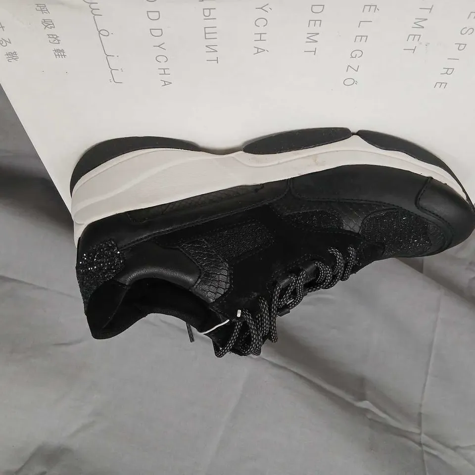 GEOX KIRYA BLACK SNEAKERS, UK 7 (EU 40) – GLITTERY UPPER