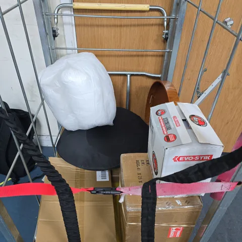 CAGE OF APPROX 10 HOUSEHOLD ITEMS TO INCLUDE DUVET, POP UP BASKET AND RUBBISH PICKER - COLLECTION ONLY
