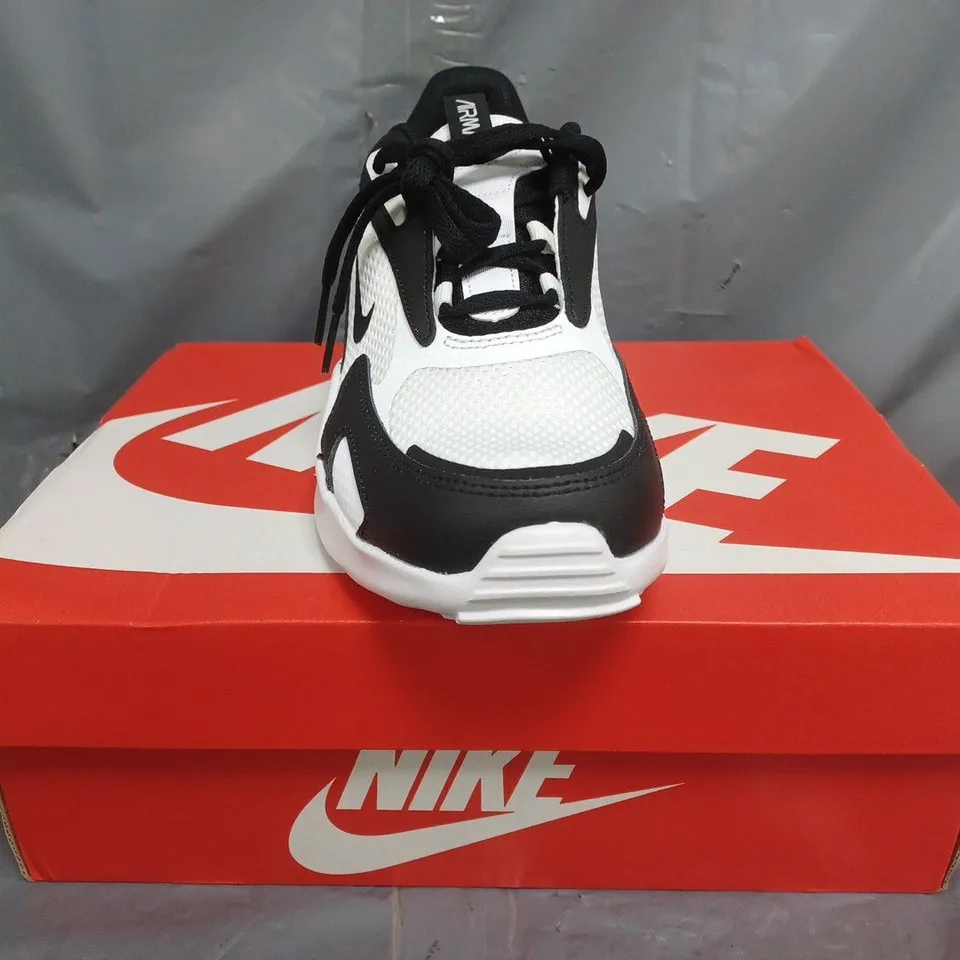 BOXED PAIR OF NIKE AIR MAX BOLT SHOES IN BLACK/WHITE SIZE UK 6