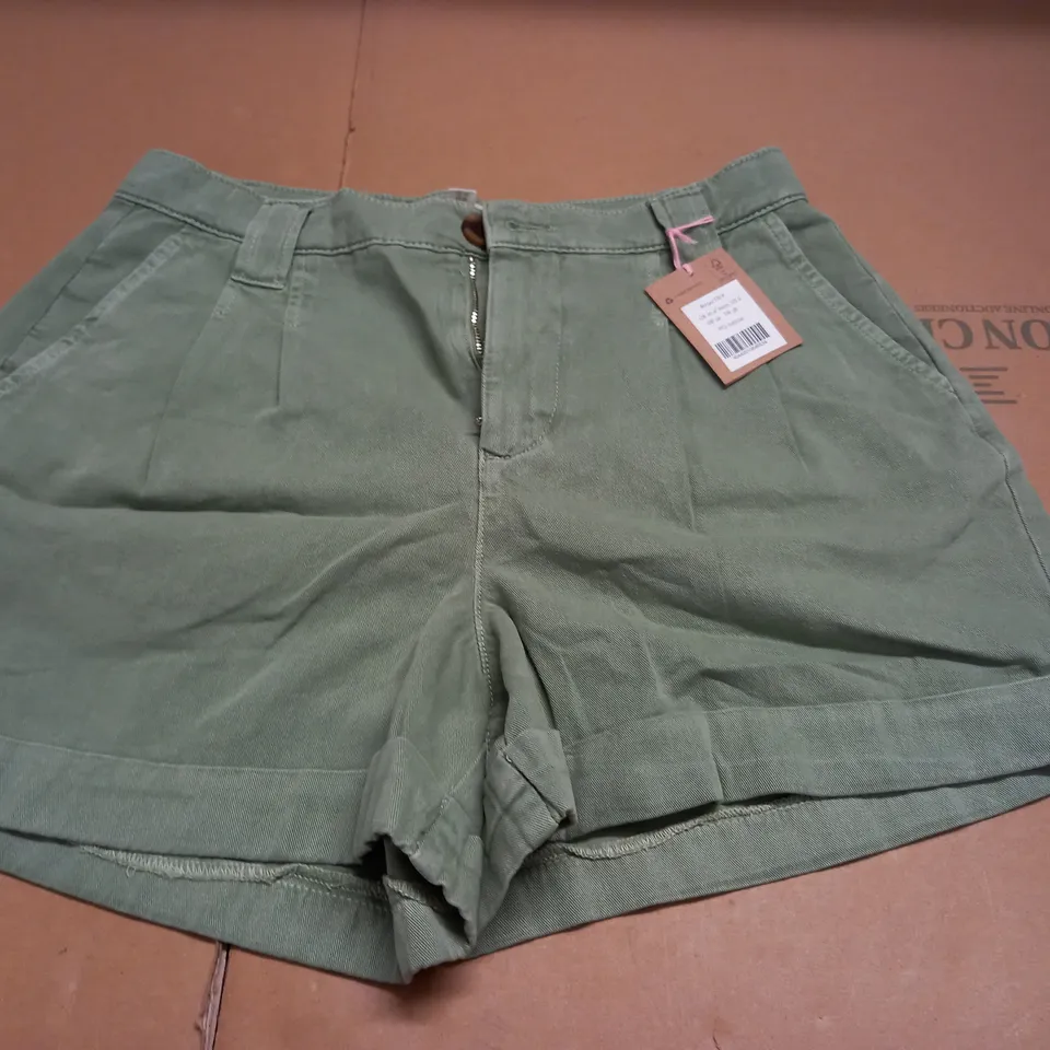 BODEN CASUAL COTTON SHORTS IN GREEN - UK 10