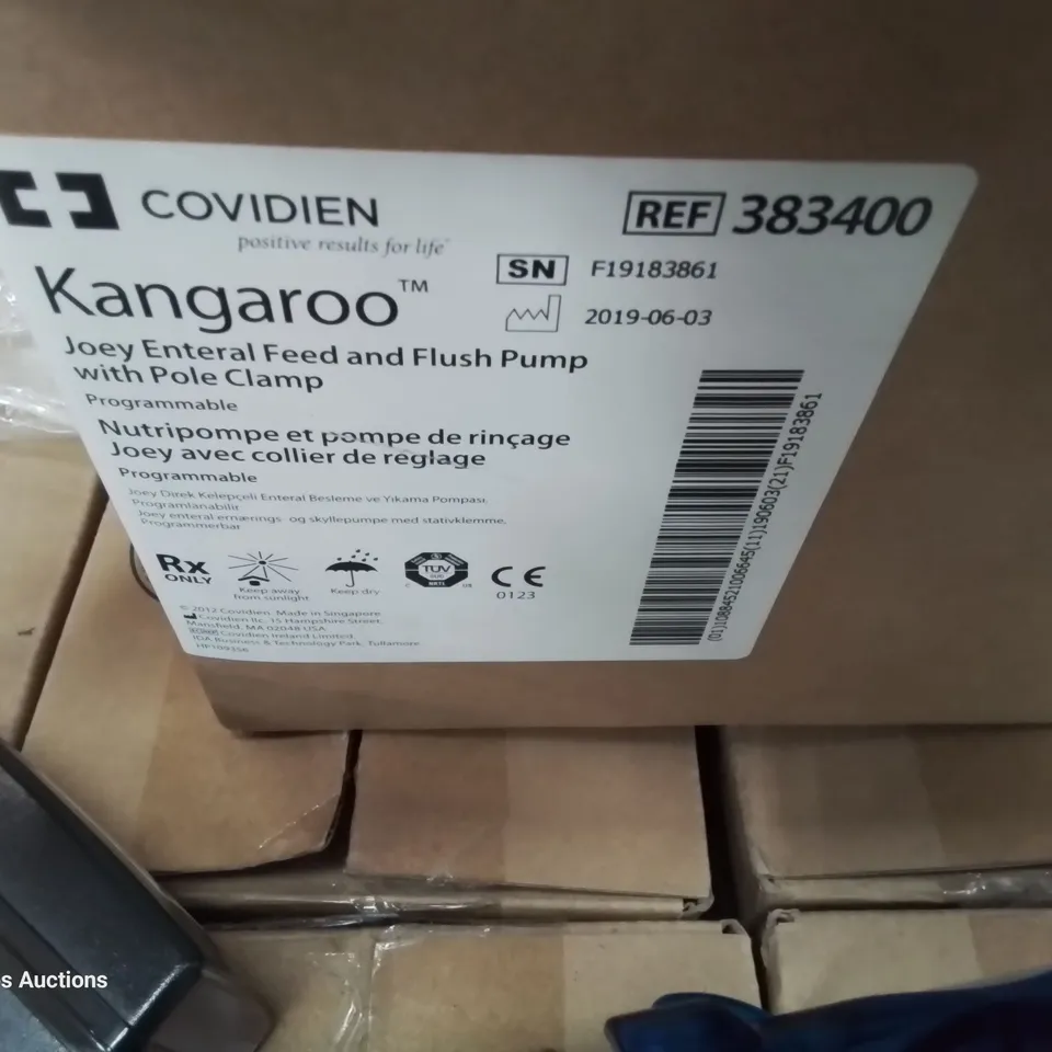 BOXED COVIDIEN KANGAROO JOEY ENTERAL FEED & FLUSH PUMP WITH POLE CLAMP