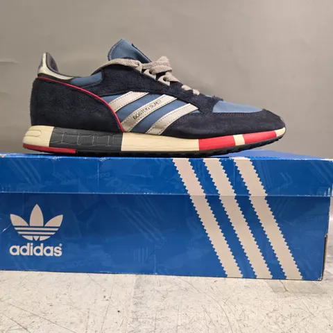 BOXED PAIR OF ADIDAS BOSTON SUPER SHOES IN NAVY/BLUE/SILVER SIZE UK 9