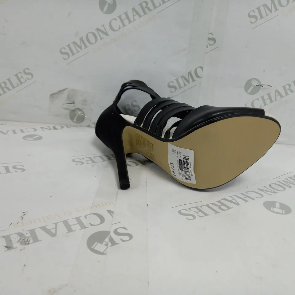 APPROXIMATELY 8 PAIRS OF LOVE SHOES BY INTERNACIONALE SAFFI BLOCK HEELED GLADIATOR SANDALS IN BLACK SIZE 3