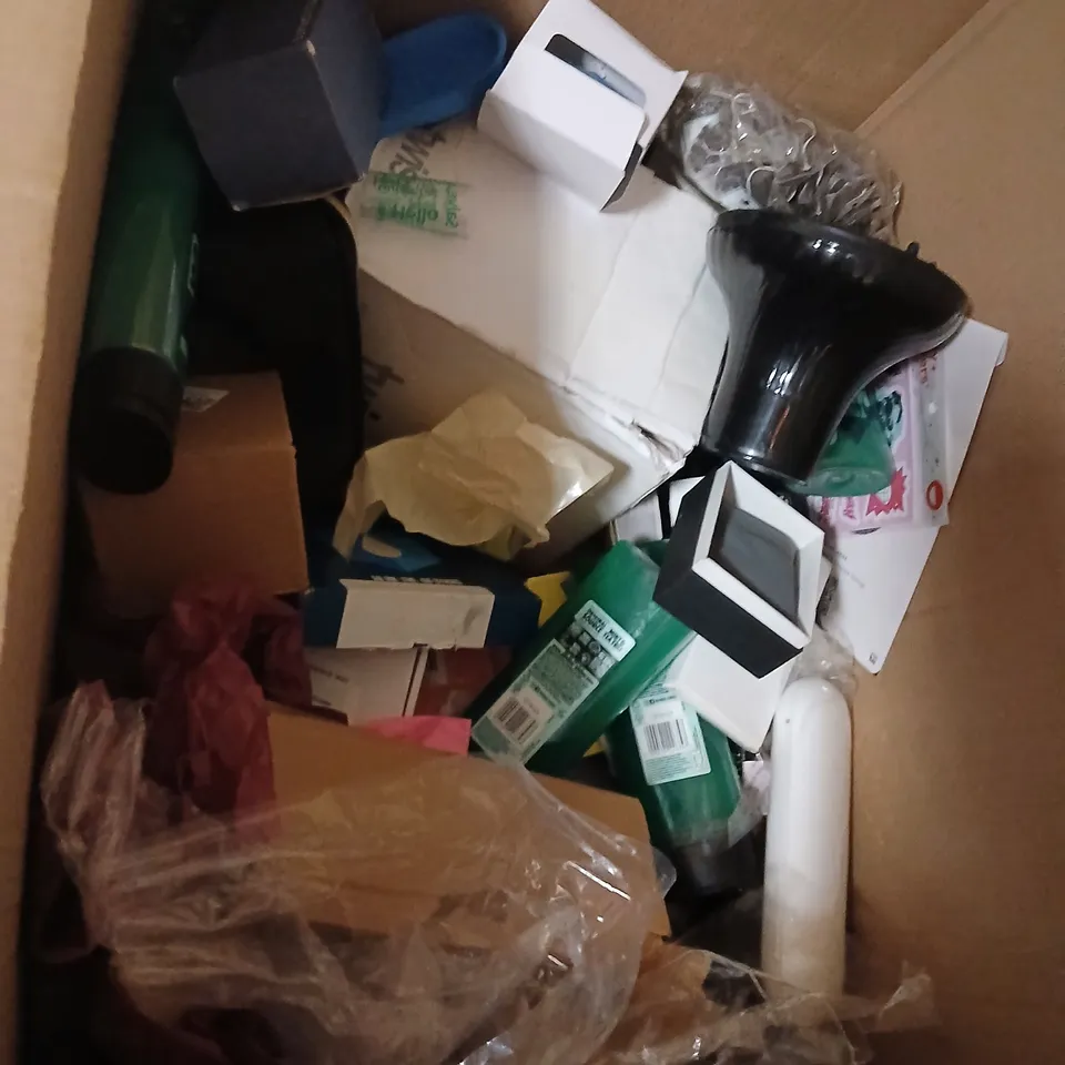MIXED CONSUMER GOODS LOT – TOILETRIES, COSMETICS, HOMEWARE AND FILM-DEVELOPING SUPPLIES