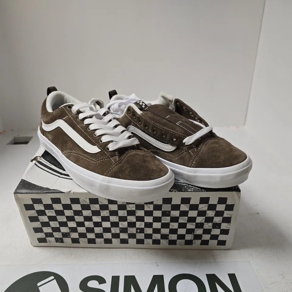 VANS OFF THE WALL SKATE OLD SCHOOL UK 11 BOXED