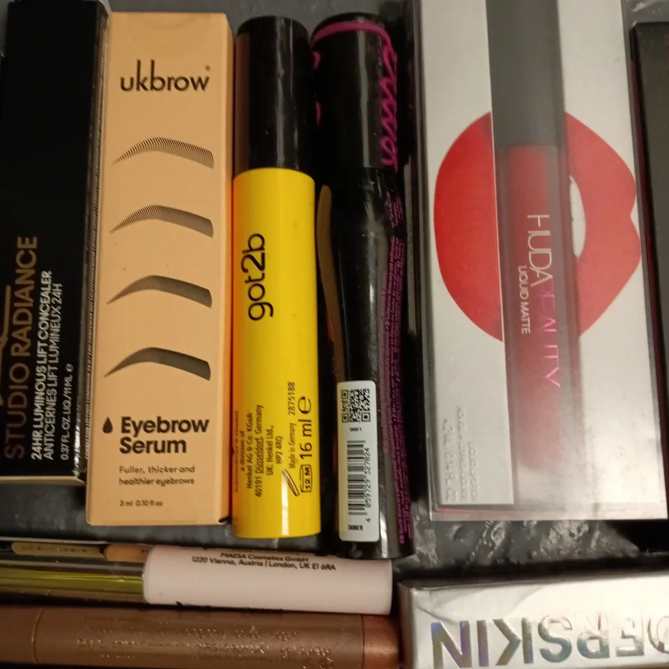 LOT OF APPROXIMATELY 16 ASSORTED MAKE UP ITEMS TO INCLUDE HUDA BEAUTY, WONDERSKIN AND RIMMEL