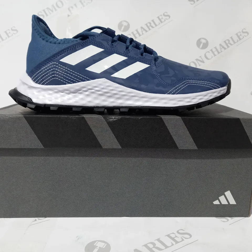 BOXED PAIR OF ADIDAS HOCKEY YOUNGSTAR TRAINERS IN BLUE UK SIZE 5