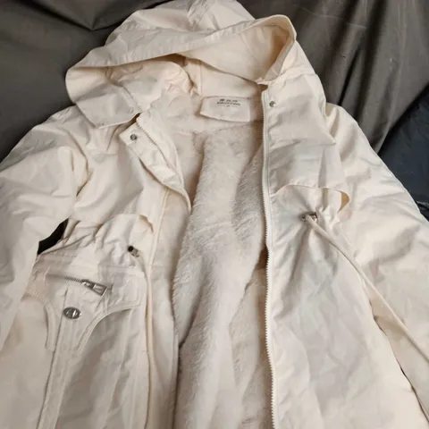 XIAOYITING CREAM WINTER COAT FUR INSIDE WOMENS SIZE M