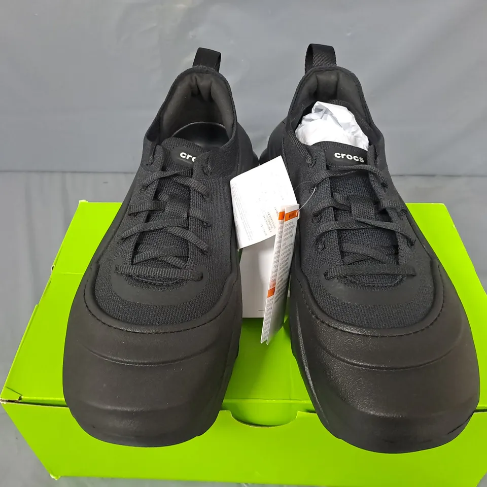 BOXED PAIR OF CROCS ECHO SURGE TRAINERS IN BACK - M9/W11
