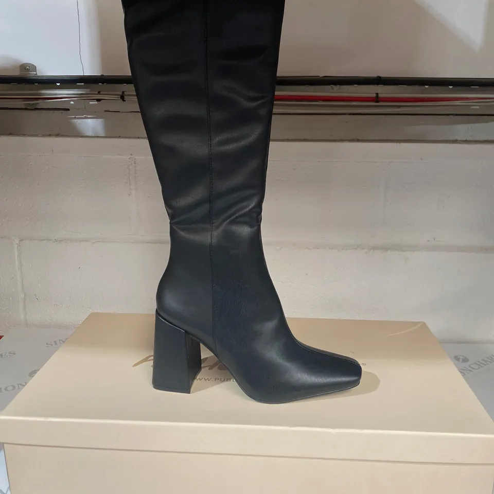 BOXED PAIR OF PUBLIC DESIRE BLAKC BOOTS SIZE 5