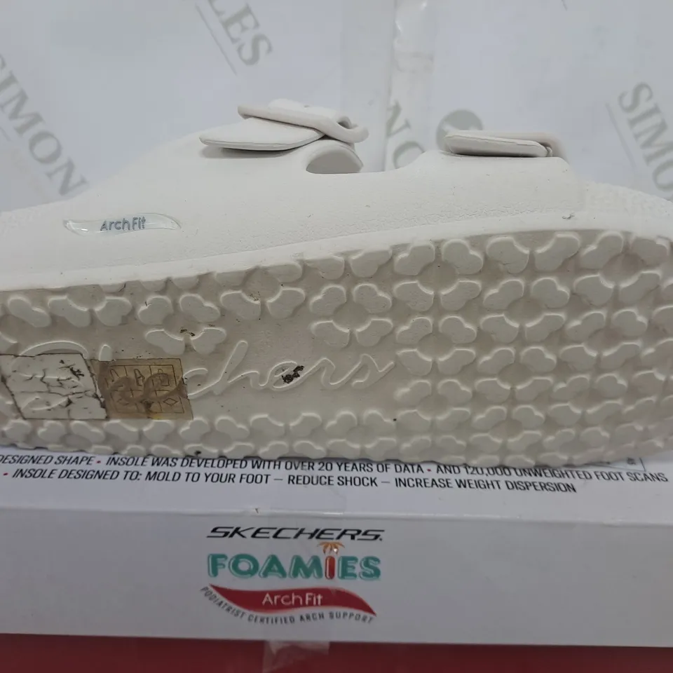 BOXED PAIR OF SKECHERS ARCH FIT FOAMIES SLIDE SANDALS IN WHITE SIZE 5