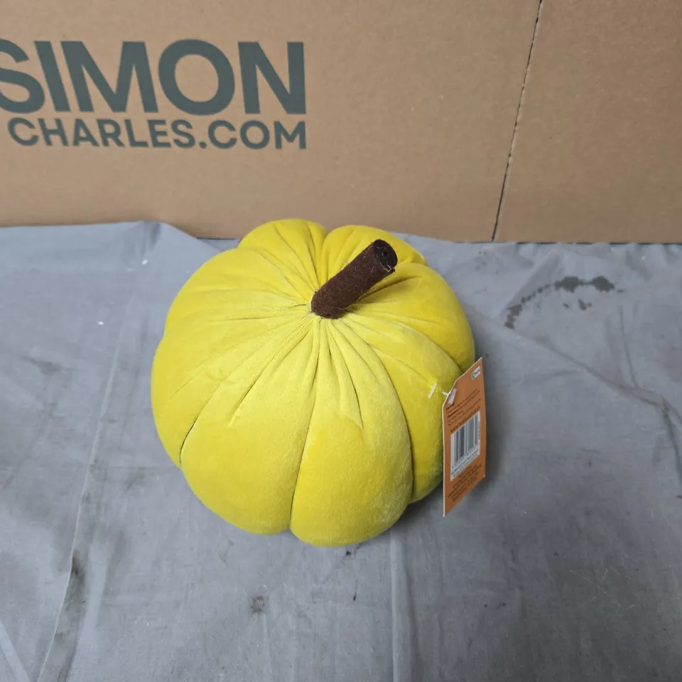 BOX OF APPROXIMATELY 100 HOBBYCRAFT PLUSH PUMPKIN – YELLOW