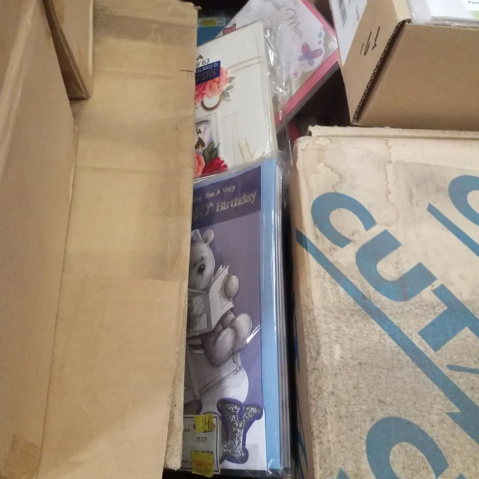 PALLET CONTAINING LARGE QUANTITY OF ASSORTED GREETINGS CARDS