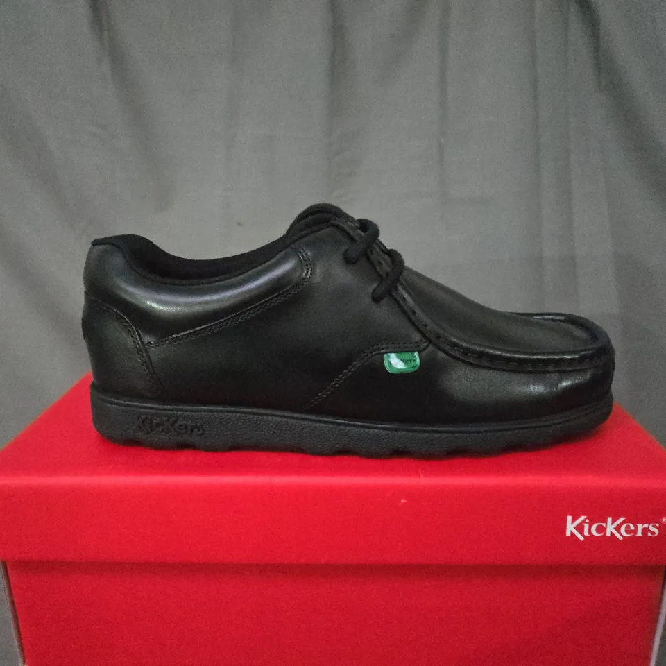 BOXED KICKERS FRAGMA LACE LEATHER SCHOOL TRAINERS - SJZE 38