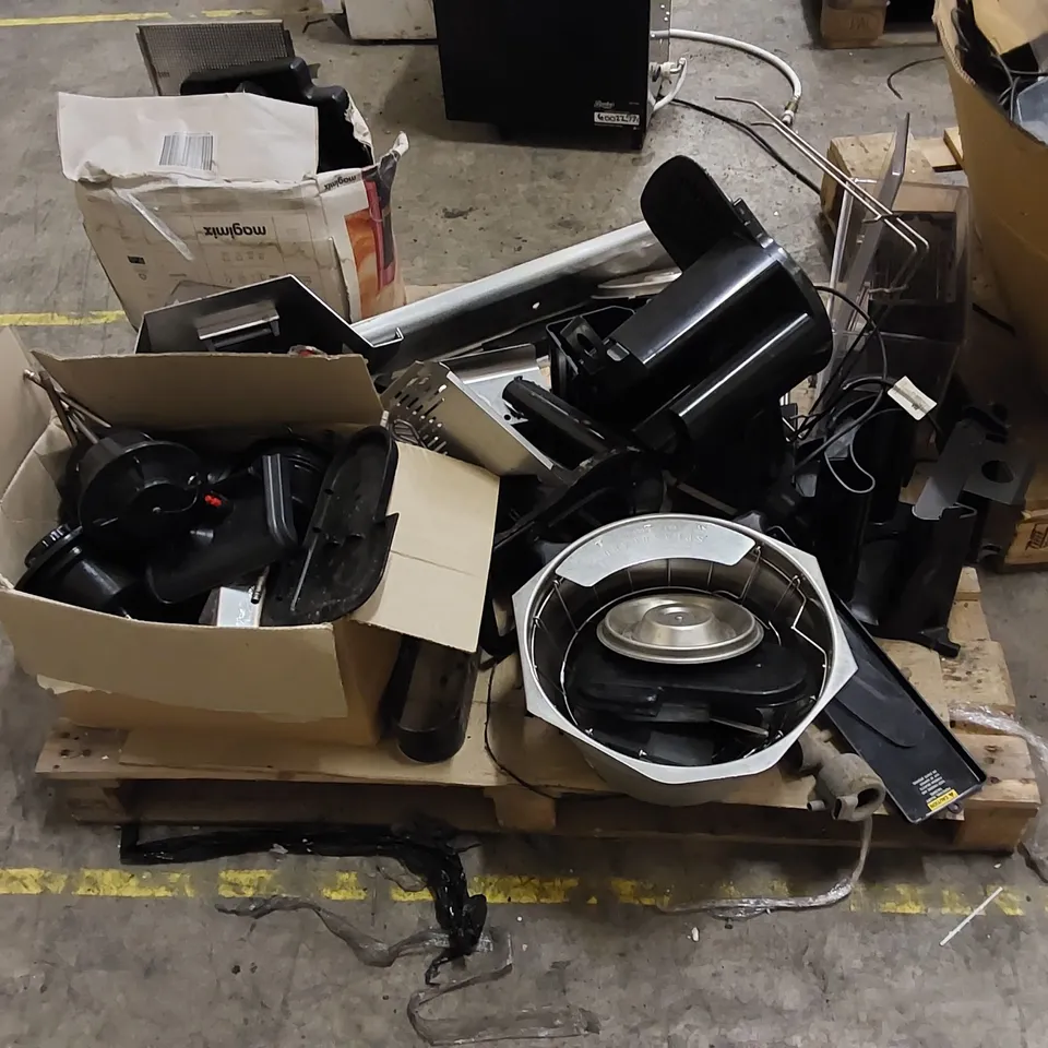 PALLET TO CONTAIN ASSORTED CATERING ACCESSORIES AND PIECES