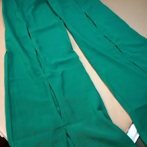 BOOHOO BOTTLE GREEN WIDE LEG CUT OUT DETAIL WOVEN TROUSER - SIZE 8