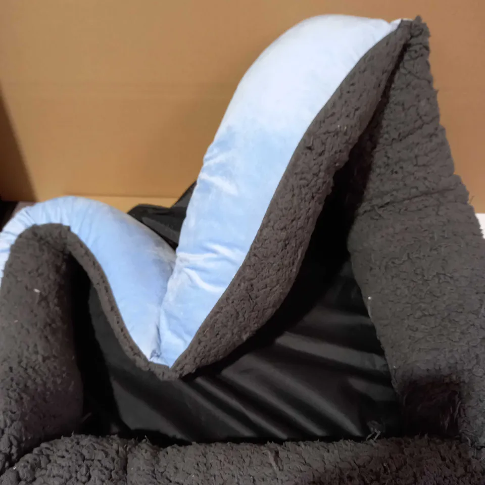 OUTLET COZEE PAWS RECTANGLE PLUSH PET BED