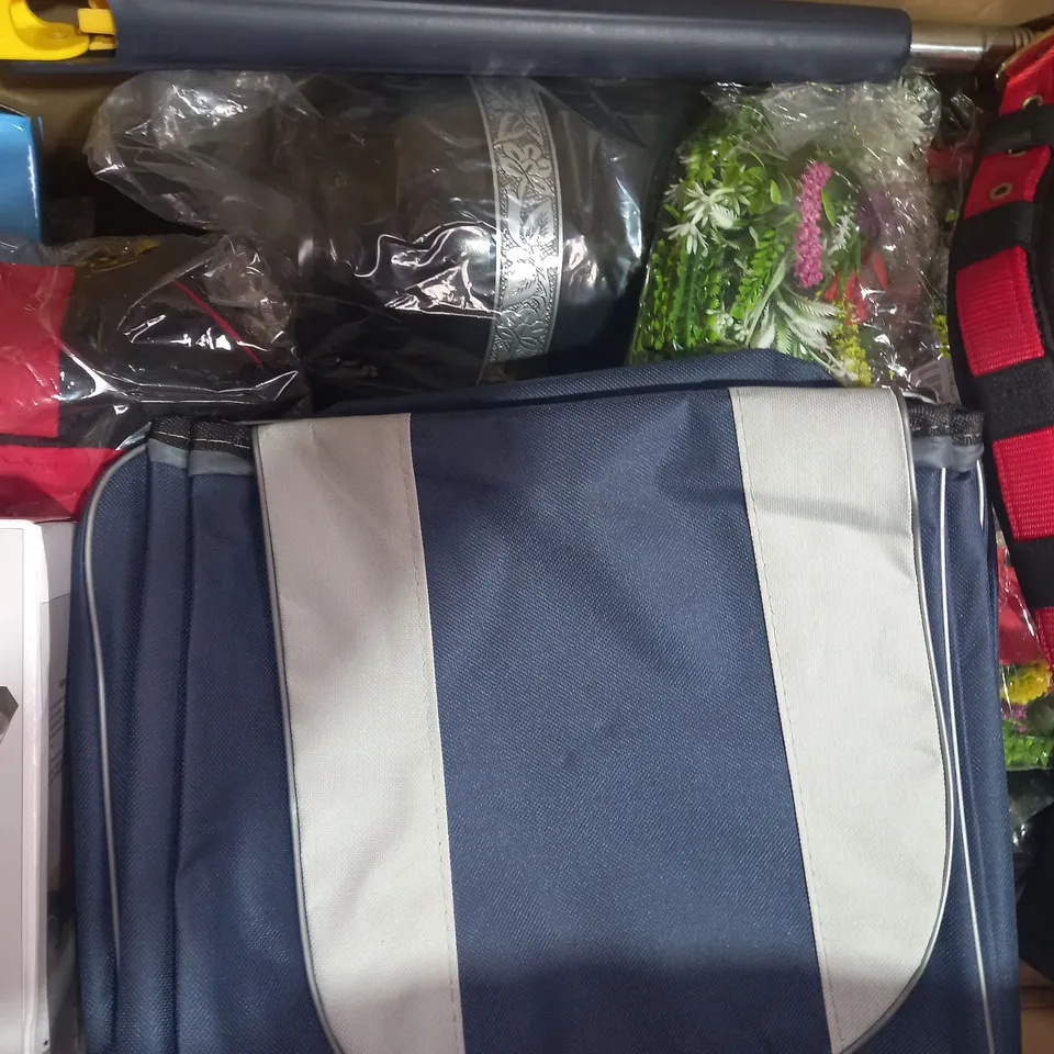 BOX OF APPROXIMATELY 20 ASSORTED HOUSEHOLD ITEMS TO INCLUDE EURO COIN HOLDER, DECORATIVE WREATH, DONUTS SIGN, ETC