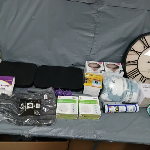 BOX OF APPROXIMATELY 12 ASSORTED ITEMS TO INCLUDE - OHS HOT WATER BOTTLE, WHITECAPEL CLOCK, AND SOAP DISPENSER ETC.