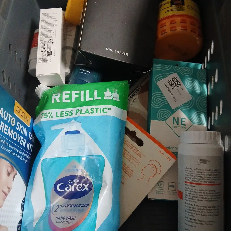 APPROXIMATEY 20 ASSORTED HEALTH AND BEAUTY PRODUCTS TO INCLUDE - GIVE ME SHAMPOO & CONDITIONER - KINKIND REFILLABLE ANTIPERSPIRANT - DISNEY DETANGLER BRUSH - ETC