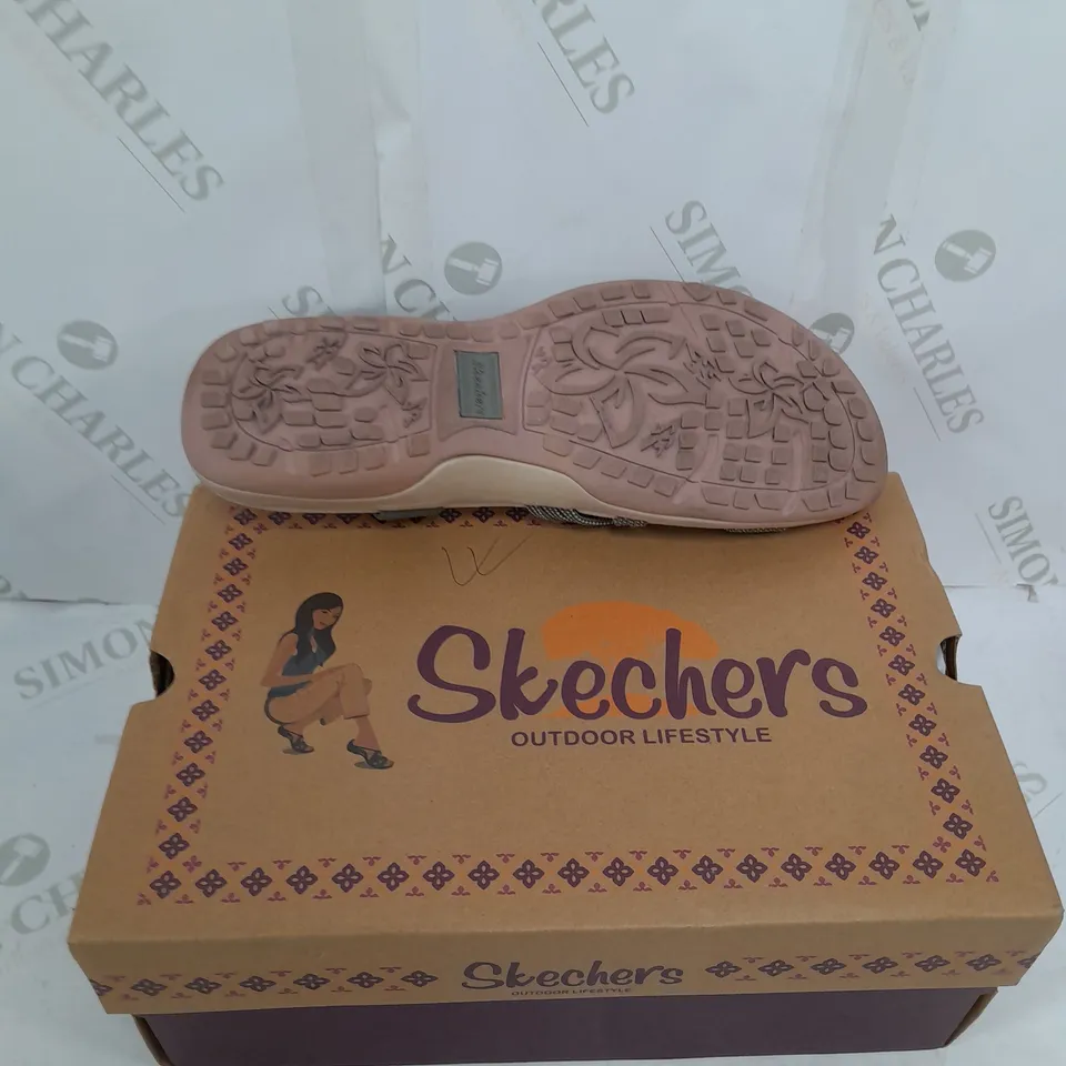 SKETCHER REGGAE SANDALS OLIVE SIZE 8 - BOXED