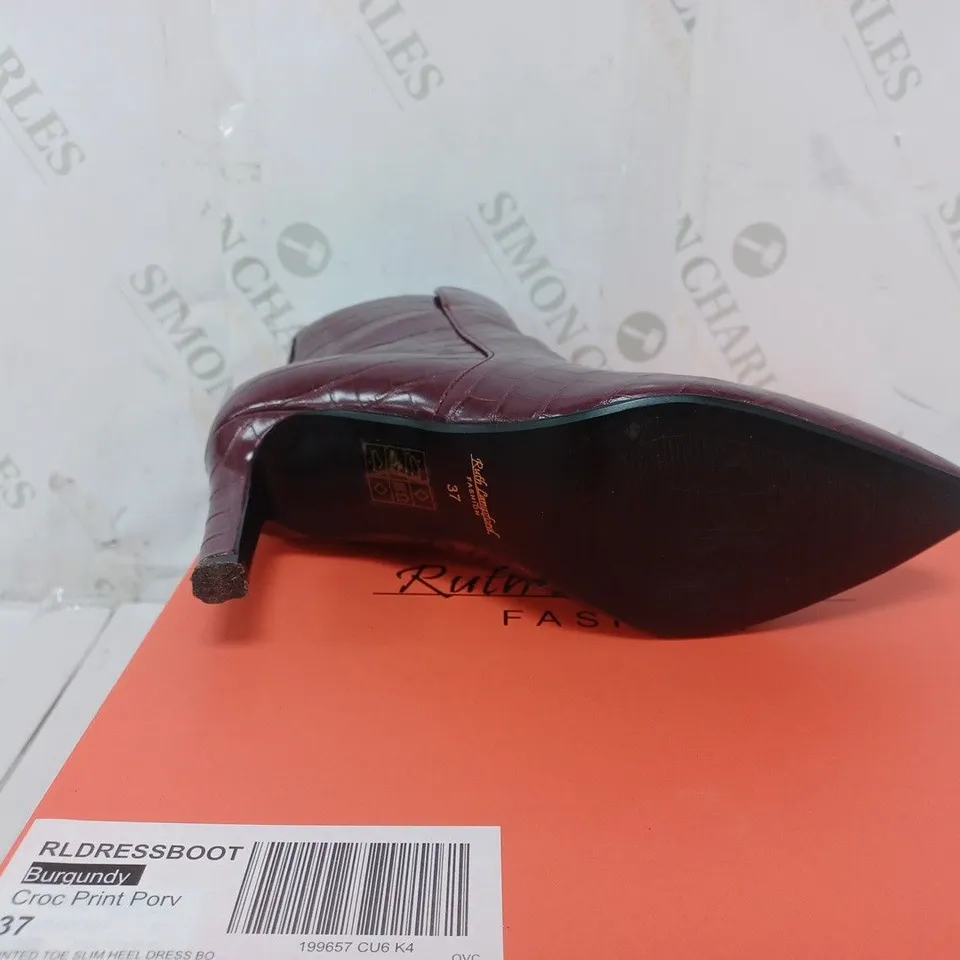 BOXED PAIR OF RUTH LANGSFORD HEELED DRESSY BOOTS IN BURGUNDY SIZE 4