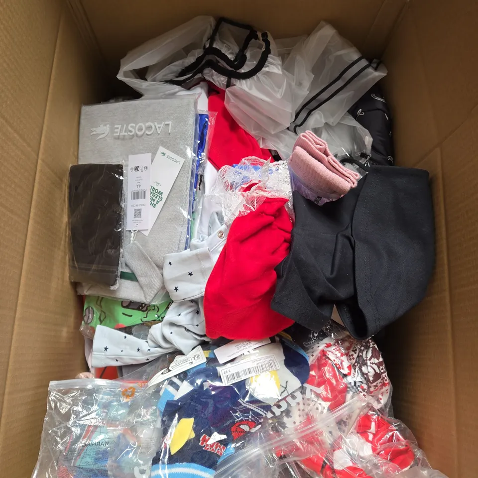 BOX OF APPROXIMATELY 30 ASSORTED KIDS CLOTHING ITEMS TO INCUDE - JACKET, PYJAMAS, HOODY ETC