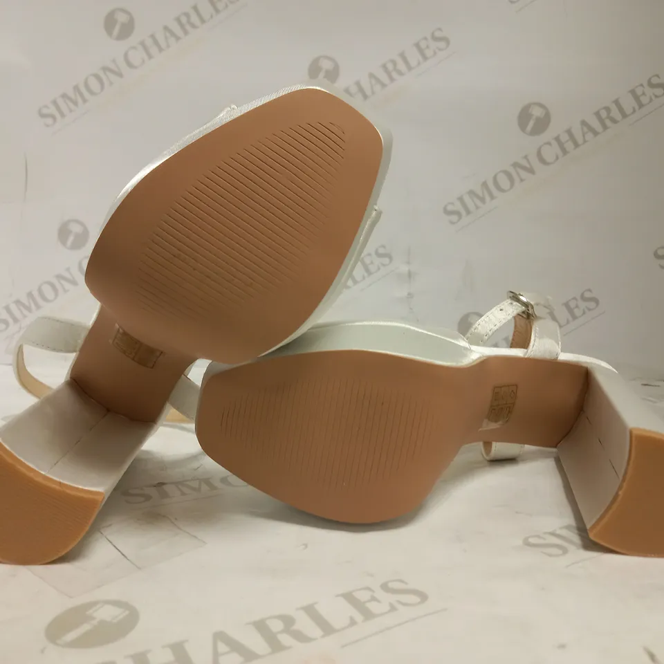 BE MINE VANYAA BRIDAL STYLE WHITE SATIN HEELS IN UK SIZE 3