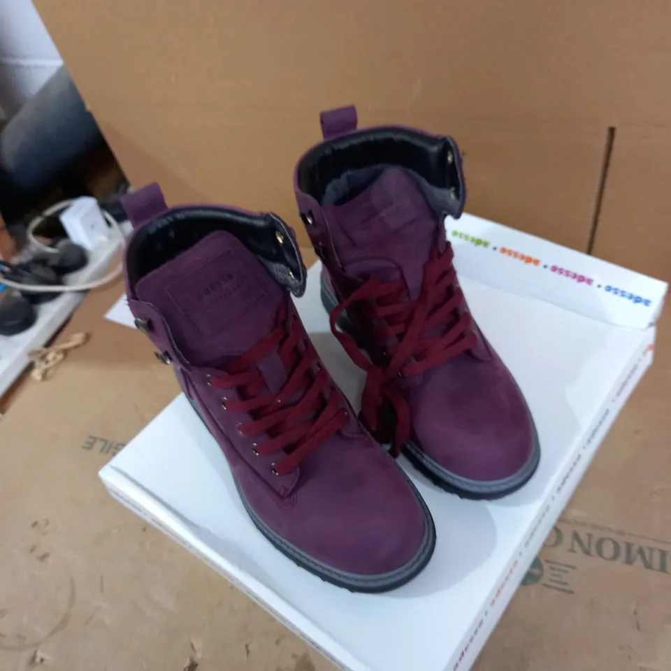 ADESSO WATERPROOF PURPLE BOOT SIZE 5 