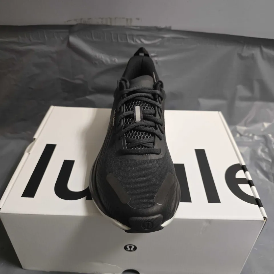 BOXED PAIR OF LULULEMON WOMENS BLISSFEEL TRAIL RUN TRAINERS - UK SIZE 5.5