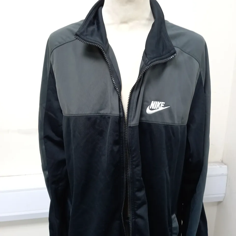 NIKE ZIPPED JACKET SIZE L