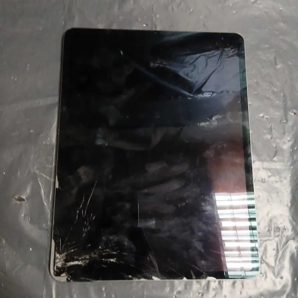 APPLE IPAD TABLET – SPACE GRAY, CRACKED DISPLAY (FOR PARTS/REPAIR) A2378