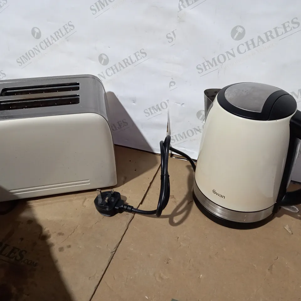 SWAN KITCHEN SET INCLUDES 1.7L KETTLE & 2-SLICE TOASTER  RRP £49.99