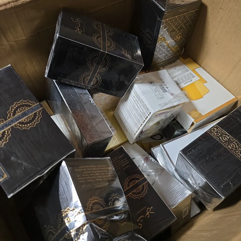 APPROXIMATELY 20 ASSORTED BOXED FRAGRANCES TO INCLUDE AL SAYAAD FOR MEN AU DE PARFUM, NUSUK EAU DE PARFUM, CLASSIC COLLECTION LUXURY INTERLUDE, ETC - COLLECTION ONLY