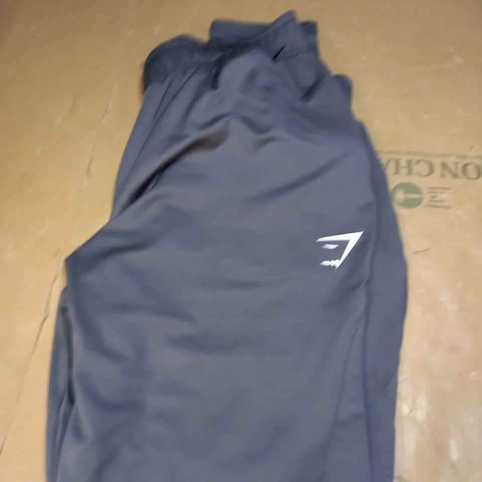 GYMSHARK TRANING TRACKIES SIZE M