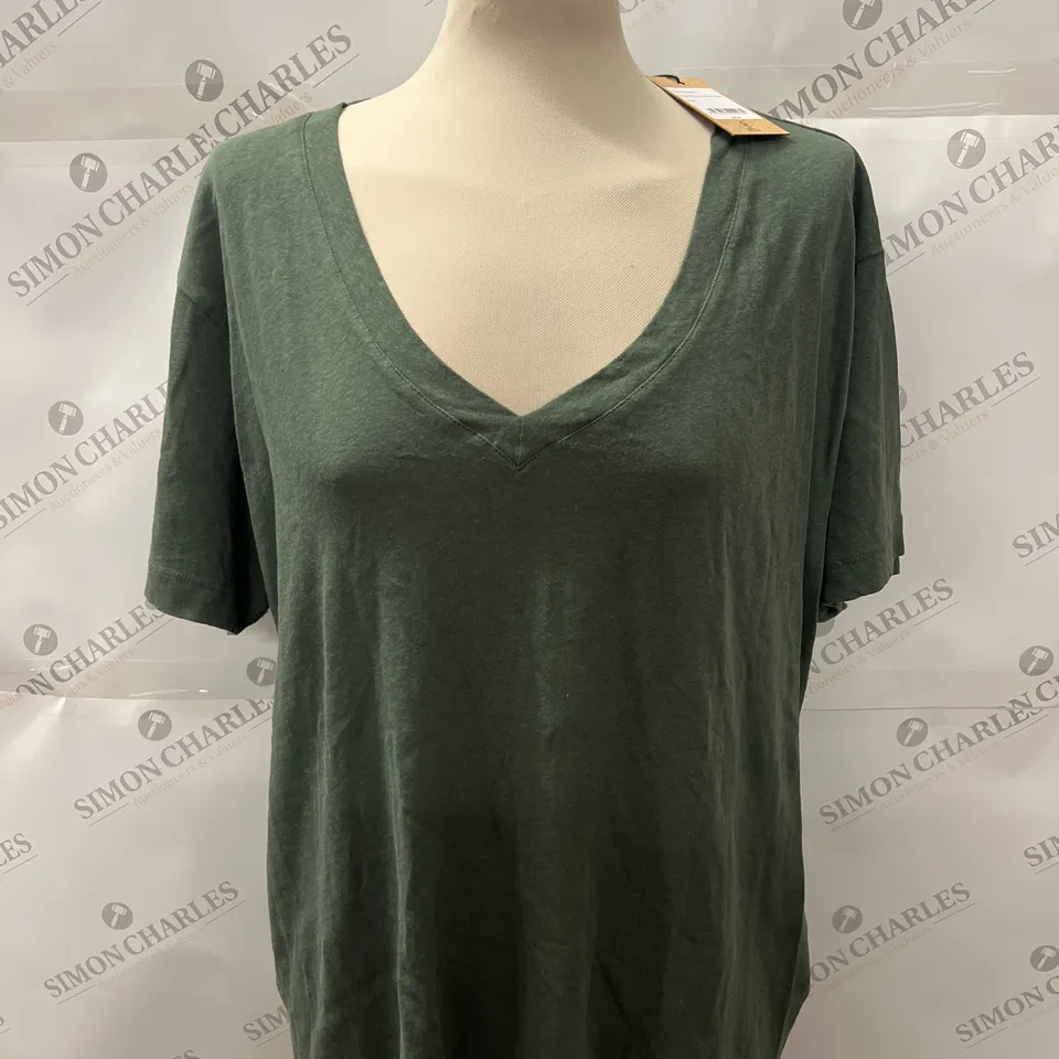 HUSH UK LINEN BLEND DEEP V-NECK T-SHIRT IN KHAKI SIZE L