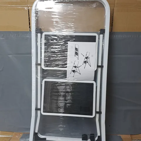 UNBRANDED STEP LADDER IN WHITE/BLACK - COLLECTION ONLY