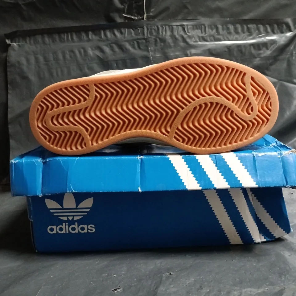 BOXED PAIR OF ADIDAS CAMPUS 00S TRAINERS IN GREY/WHITE SIZE UK 4.5