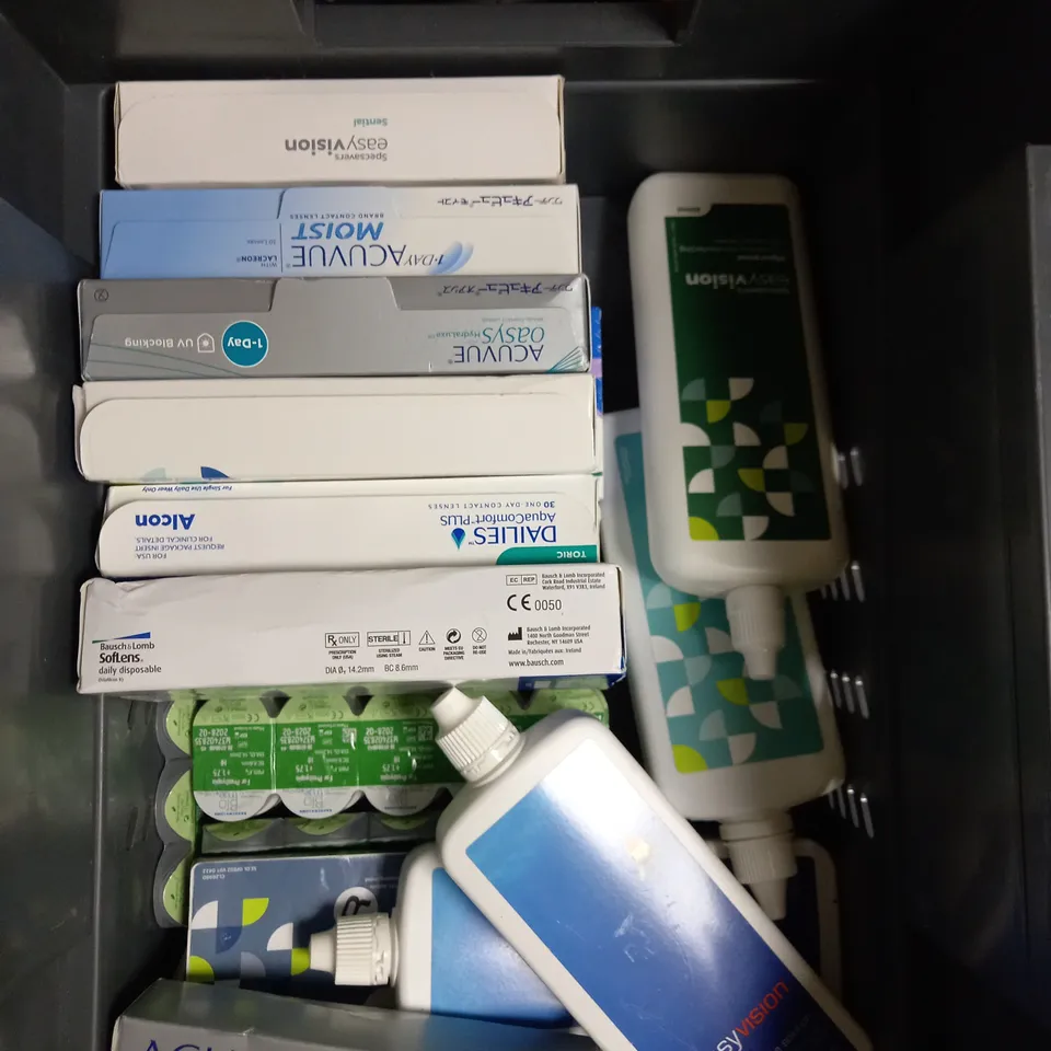 LOT OF APPROXIMATELY 25 ASSORTED EYECARE & HEALTHCARE PRODUCTS TO INCLUDE VARIOUS STRENGTH CONTACT LENSES, LENS SOLUTION, NICOTINELL 24HR PATCH ETC 
