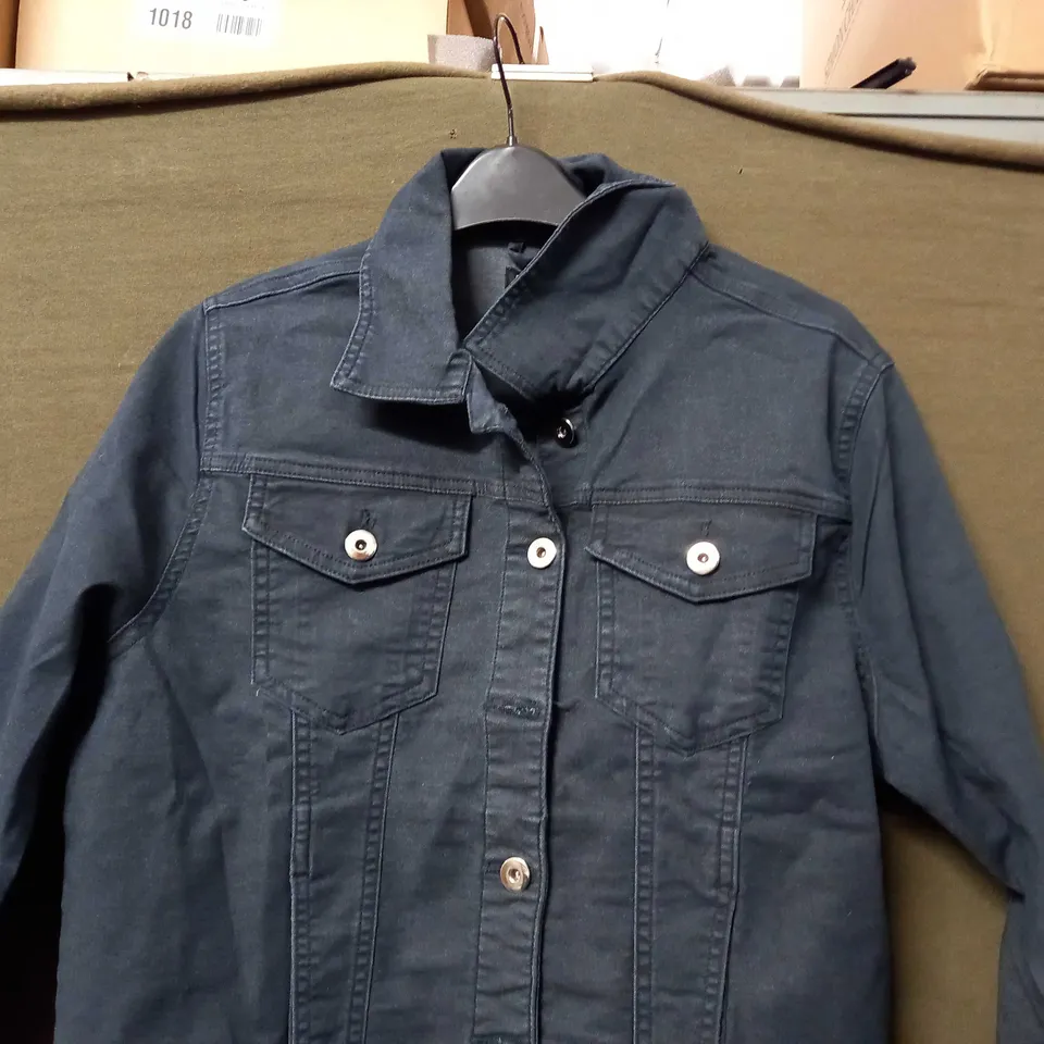 KURT MULLER WOMAN CROP FAUX DENIM JACKET IN NAVY - UK 16