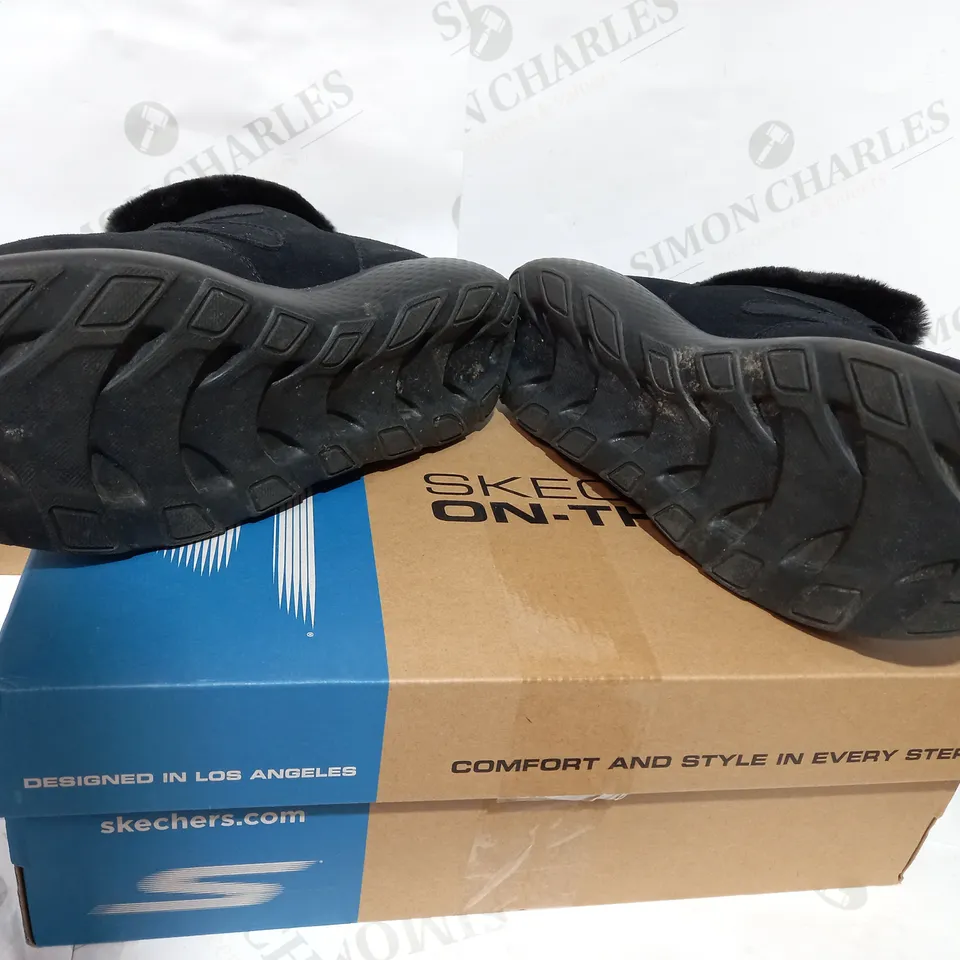 BOXED PAIR OF SKECHERS BLACK WINTER BOOTS  - SIZE 6