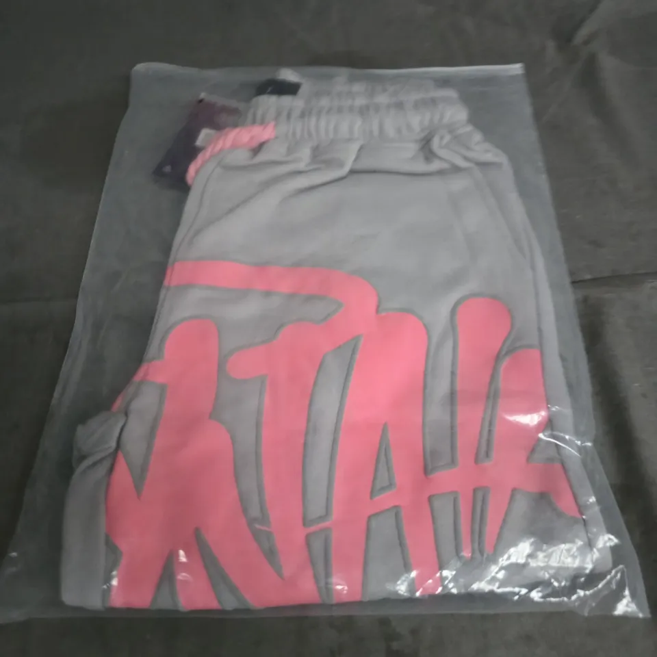 SYNA GREY JOGGER SHORTS WITH PINK GRAFFITI-STYLE LETTERING, SIZE S