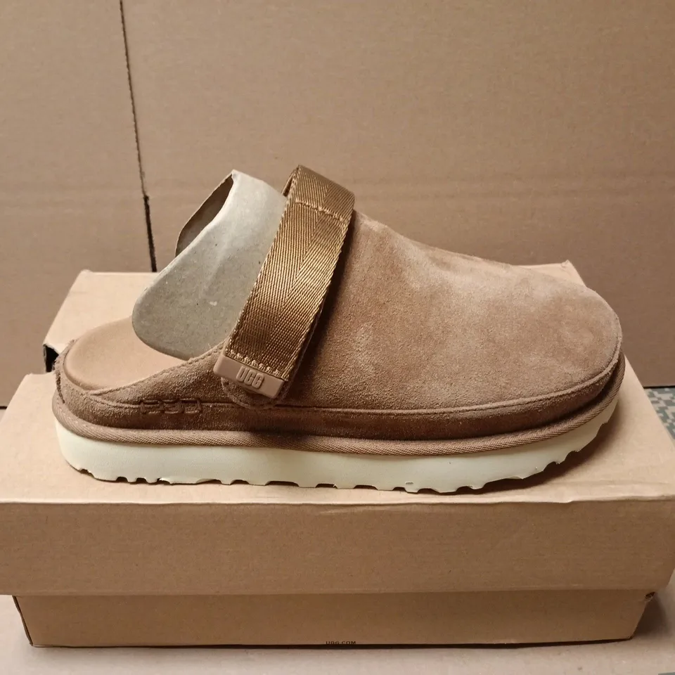 BOXED PAIR OF UGG WOMENS GOLDSTAR CLOGS IN BROWN - UK 7