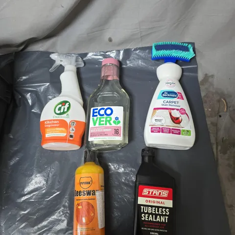 APPROXIMATELY 15 ASSORTED HOUSEHOLD ITEMS TO INCLUDE CARPET STAIN REMOVER, LAUNDRY DETERGENT, KITCHEN DEGREASER & BEESWAX 