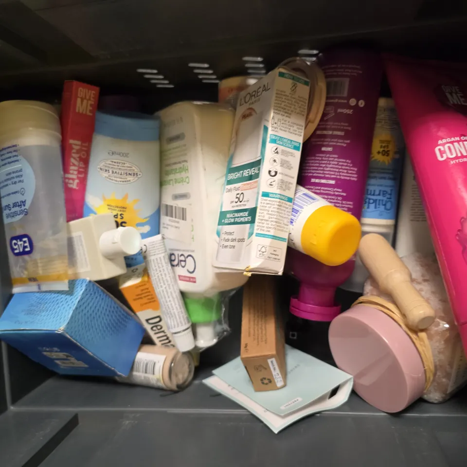 APPROXIMATEY 15 HEALTH AND BEAUTY PRODUCTS TO INCLUDE GIVE ME BLONDE SHOT, RITUALS CLEANSING FOAM, AND CHILD FARM SHAMPOO ETC. - COLLECTION ONLY
