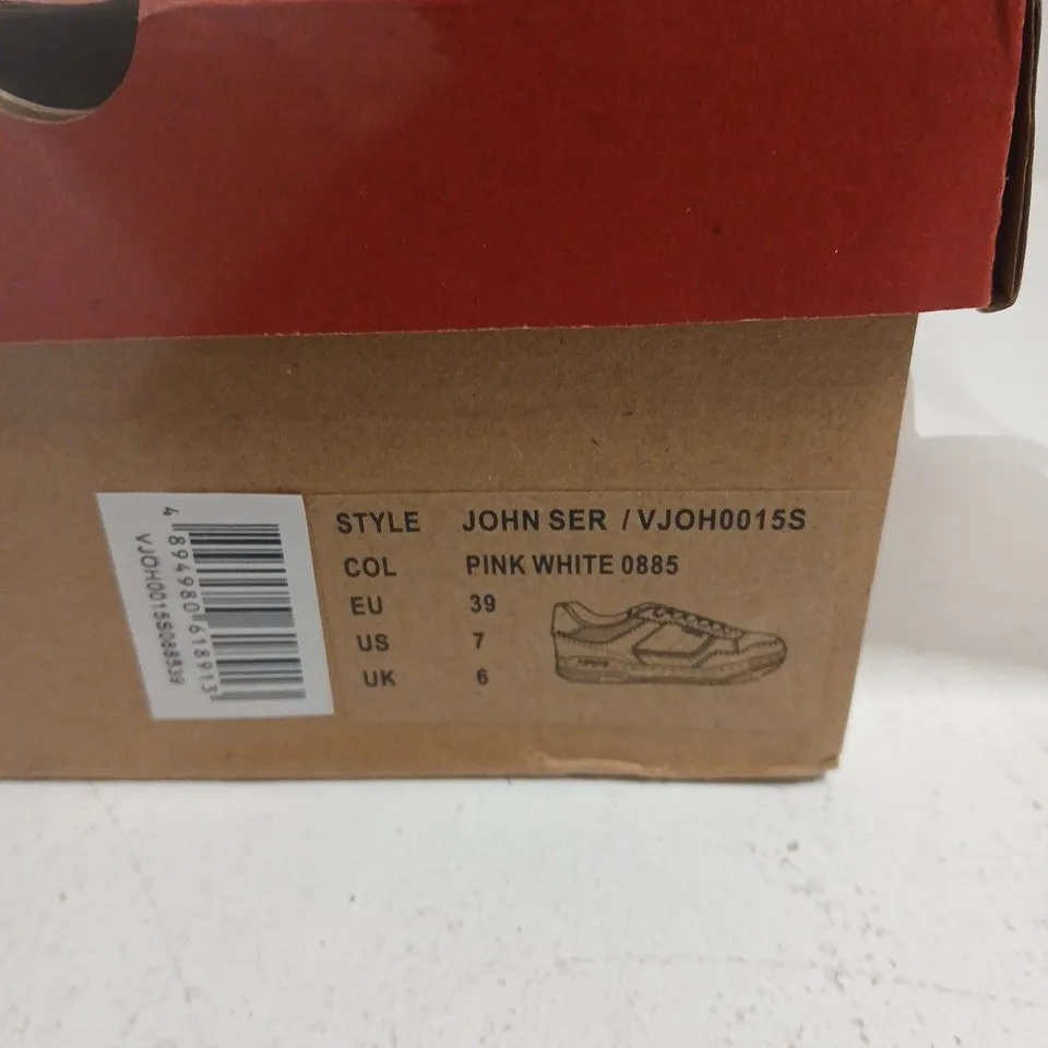 LEVI'S JOHN SER SNEAKERS – PINK & WHITE, UK 6 (EU 39 / US 7)