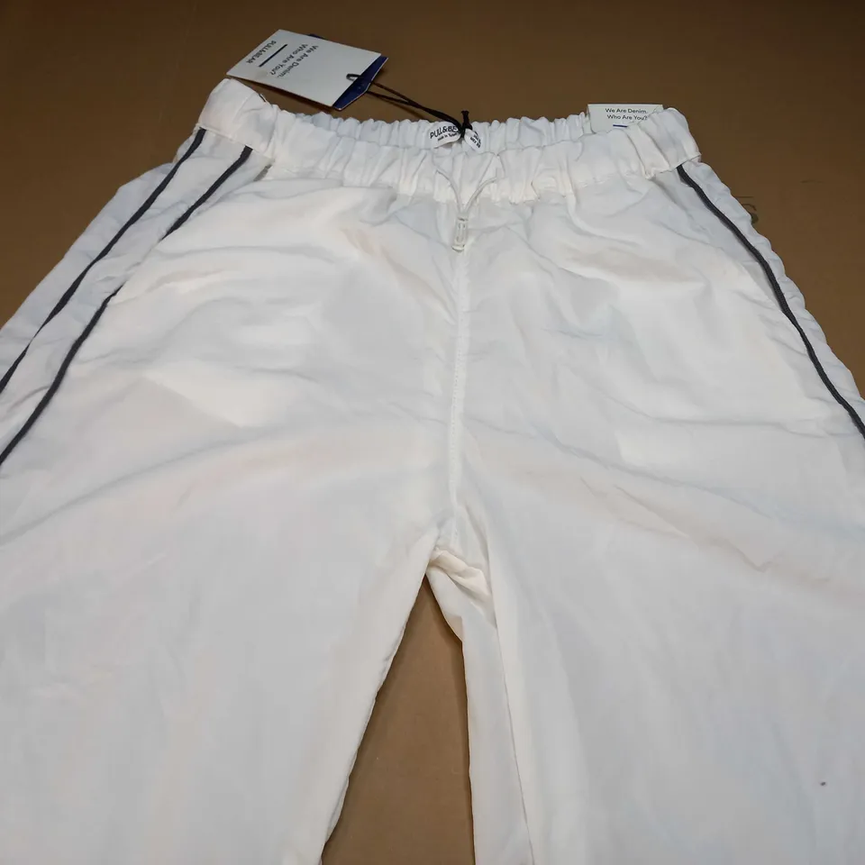 PULL & BEAR BAGGY TRACKSUIT PANTS IN WHITE WITH BLACK STRIPE - MEDIUM