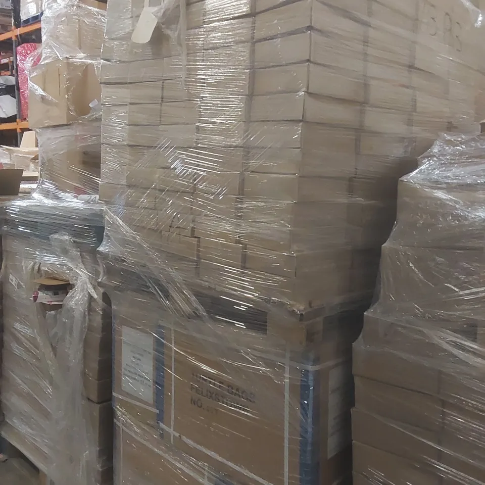 PALLET CONTAINING A VERY LARGE QUANTITY OF ASSORTED ITEMS INCLUDING: BIRCHBOX BEAUTY SETS, ORGANIC COTTON TURTLE BAGS
